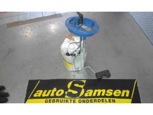Usados Bomba eléctrica de combustible Volkswagen Golf VII Variant (AUVV) 1.2 TSI BlueMotion 16V Precio € 75,00 Norma de margen ofrecido por Auto Samsen B.V.