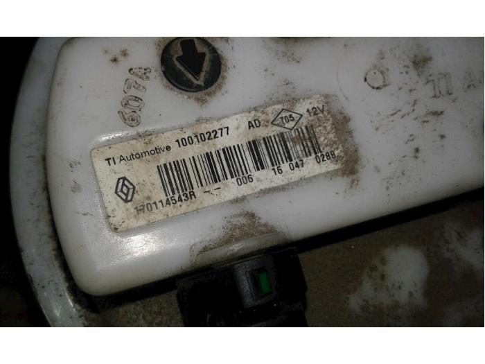 Electric fuel pump from a Renault Clio IV (5R) 0.9 Energy TCE 90 12V 2016