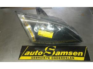Used Headlight, right Ford Focus 2 Wagon 1.6 TDCi 16V 110 Price € 50,00 Margin scheme offered by Auto Samsen B.V.