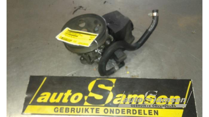 Usagé Pompe de direction Mercedes C Combi (S203) 2.0 C-180 16V Prix € 75,00 Règlement à la marge proposé par Auto Samsen B.V.