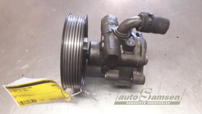 Usagé Pompe de direction Volkswagen Caddy III (2KA,2KH,2CA,2CH) 1.9 TDI Prix € 75,00 Règlement à la marge proposé par Auto Samsen B.V.