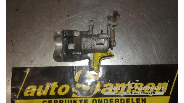 Gebrauchte Bremszange rechts hinten Renault Scénic II (JM) 1.9 dCi 120 Preis € 40,00 Margenregelung angeboten von Auto Samsen B.V.