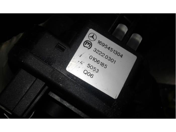 Interruptor de luz de un Mercedes-Benz A (W169) 2.0 A-180 CDI 16V 5-Drs. 2005