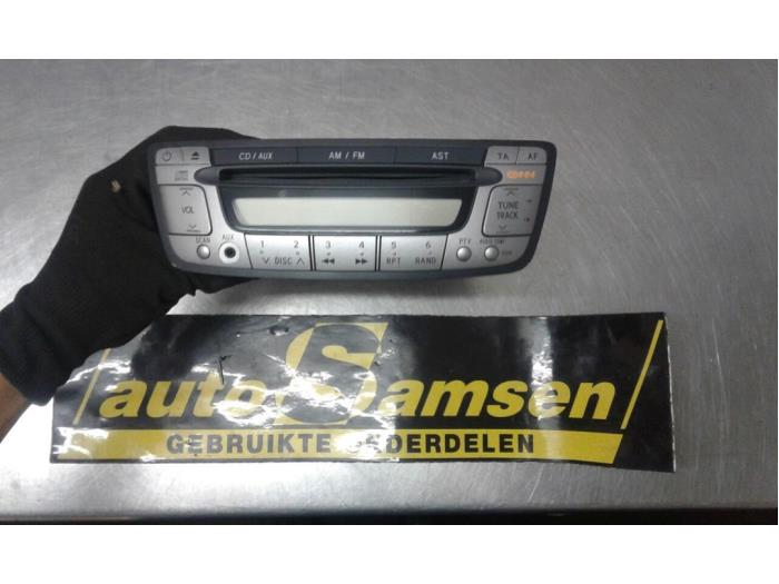 Radio CD Spieler van een Toyota Aygo (B10) 1.0 12V VVT-i 2009