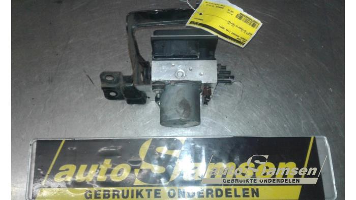 Begagnade ABS-pump Nissan Qashqai (J10) 2.0 16V 4x4 Pris € 125,00 Marginaltabell erbjuds av Auto Samsen B.V.