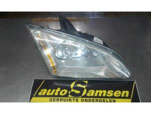 Used Headlight, right Ford Focus 2 1.6 16V Price € 50,00 Margin scheme offered by Auto Samsen B.V.