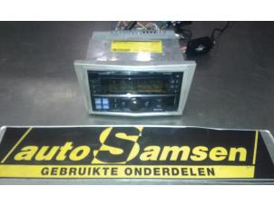 Usagé Radio/Lecteur CD Opel Corsa D 1.4 16V Twinport Prix € 100,00 Règlement à la marge proposé par Auto Samsen B.V.