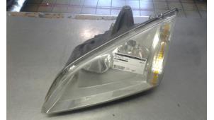 Used Headlight, left Ford Focus 2 Wagon Price € 50,00 Margin scheme offered by Auto Samsen B.V.