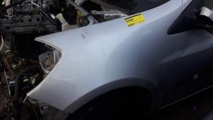 Used Front wing, left Renault Clio III (BR/CR) 1.4 16V Price € 45,00 Margin scheme offered by Auto Samsen B.V.