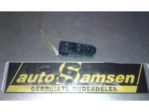 Używane Przelacznik elektrycznej szyby Volkswagen Transporter Cena € 40,00 Procedura marży oferowane przez Auto Samsen B.V.