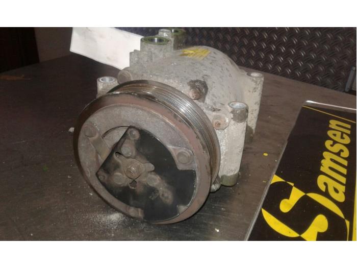 Air conditioning pump from a Ford Fiesta 6 (JA8) 1.4 TDCi 2011