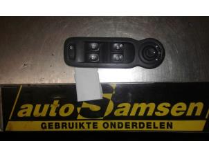 Usados Interruptor de ventanilla eléctrica Renault Modus/Grand Modus (JP) 1.6 16V Precio € 40,00 Norma de margen ofrecido por Auto Samsen B.V.