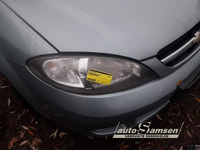 Używane Reflektor prawy Chevrolet Lacetti (KLAN) 1.6 16V Cena € 45,00 Procedura marży oferowane przez Auto Samsen B.V.