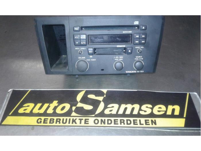 Radio/Lecteur CD d'un Volvo V70 (SW) 2.5 T 20V 2004