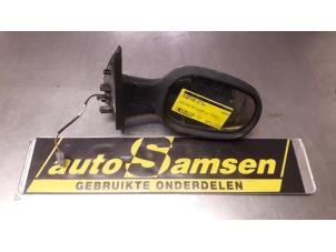 Używane Lusterko zewnetrzne prawe Nissan Micra (K12) 1.4 16V Cena € 40,00 Procedura marży oferowane przez Auto Samsen B.V.
