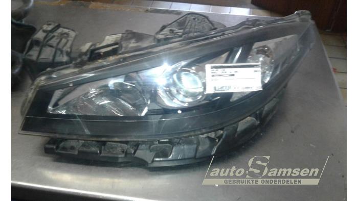 Używane Reflektor lewy Renault Laguna II Grandtour (KG) 2.0 16V Turbo Cena € 100,00 Procedura marży oferowane przez Auto Samsen B.V.
