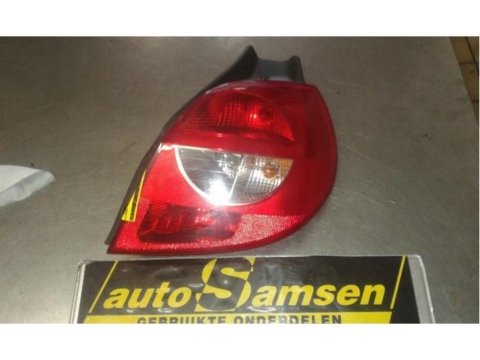 Taillight, right from a Renault Clio III (BR/CR) 1.6 16V 2006