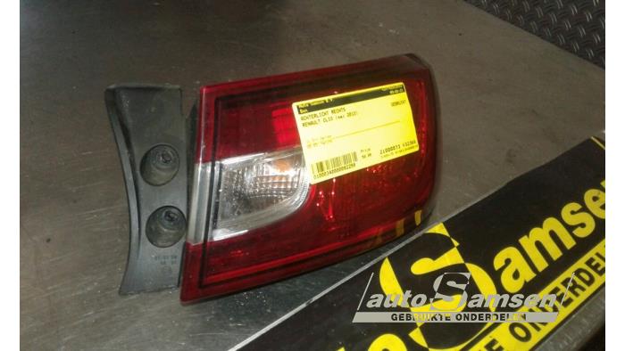 Baklykta, höger från en Renault Clio IV (5R) 1.5 Energy dCi 90 FAP 2013