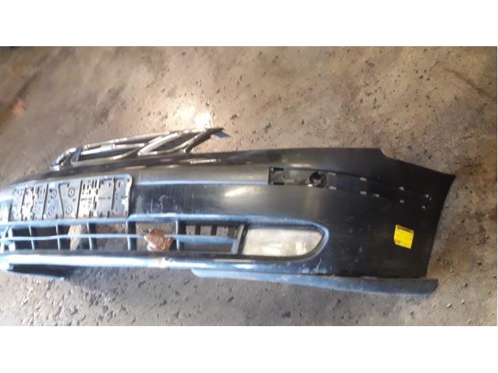 Front bumper from a Saab 9-5 (YS3E) 2.0t 16V 2003