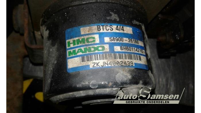 ABS-pump från en Hyundai Santa Fe I 2.0 CRDi 16V 4x4 2005