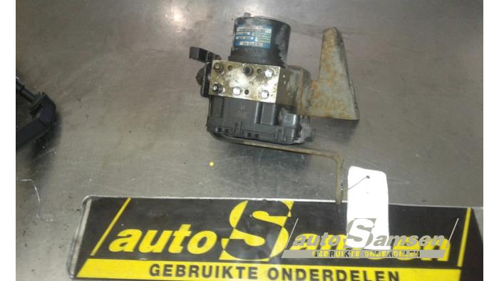 Used ABS pump Hyundai Santa Fe I 2.0 CRDi 16V 4x4 Price € 100,00 Margin scheme offered by Auto Samsen B.V.