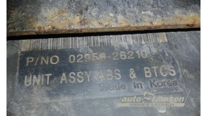 ABS-pump från en Hyundai Santa Fe I 2.0 CRDi 16V 4x4 2005