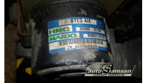 ABS-pump från en Hyundai Santa Fe I 2.0 CRDi 16V 4x4 2005