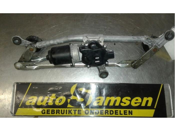 Front wiper motor from a Nissan Micra (K13) 1.2 12V DIG-S 2012