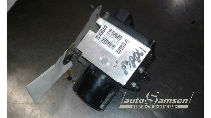 Używane Pompa ABS Peugeot 407 SW (6E) 2.2 16V Cena € 100,00 Procedura marży oferowane przez Auto Samsen B.V.