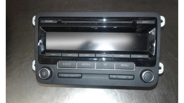 Radio CD Spieler van een Volkswagen Polo V (6R) 1.2 TSI 2011