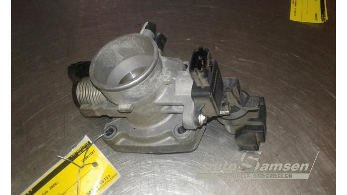 Usagé Boitier papillon Hyundai Accent 1.3i 12V Prix € 50,00 Règlement à la marge proposé par Auto Samsen B.V.