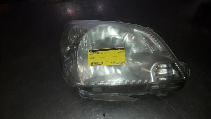 Optique avant principal droit d'un Daihatsu Cuore (L251/271/276) 1.0 12V DVVT 2004