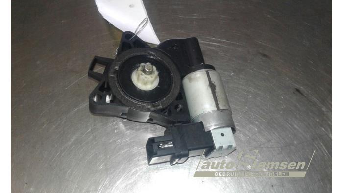 Usados Motor de ventanilla de puerta Mazda 3 Sport (BK) 1.6 CiTD 16V Precio € 50,00 Norma de margen ofrecido por Auto Samsen B.V.