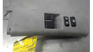 Usados Interruptor de ventanilla eléctrica Toyota Yaris II (P9) 1.0 12V VVT-i Precio € 40,00 Norma de margen ofrecido por Auto Samsen B.V.