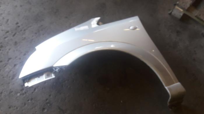 Front wing, left from a Opel Meriva 1.6 16V 2005
