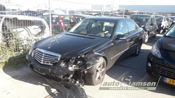 Używane Pólwal Mercedes E (W211) 3.0 E-280 CDI V6 24V Cena € 150,00 Procedura marży oferowane przez Auto Samsen B.V.