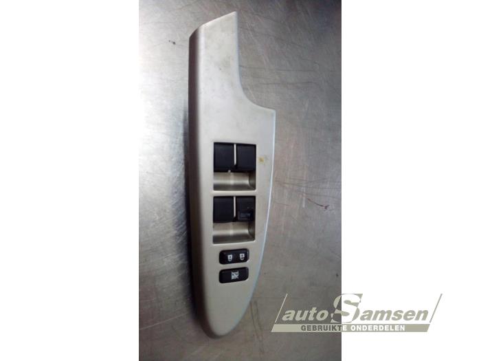 Usados Interruptor de ventanilla eléctrica Toyota Urban Cruiser 1.33 Dual VVT-I 16V 2WD Precio € 75,00 Norma de margen ofrecido por Auto Samsen B.V.
