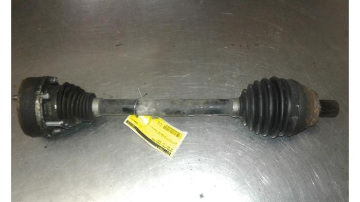 Front drive shaft, left from a Volkswagen Eos (1F7/F8) 2.0 FSI 16V 2007