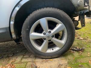 Used Wheel + tyre Nissan Qashqai (J10) 1.6 16V Price € 100,00 Margin scheme offered by Auto Samsen B.V.
