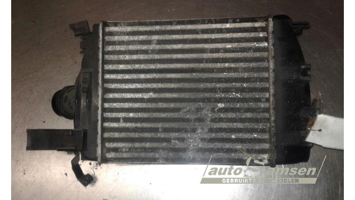 Usados Intercooler Renault Clio IV Estate/Grandtour (7R) 0.9 Energy TCE 12V Precio € 75,00 Norma de margen ofrecido por Auto Samsen B.V.