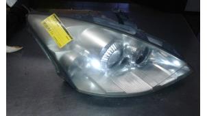 Used Headlight, right Ford Focus 1 1.8 16V Price € 75,00 Margin scheme offered by Auto Samsen B.V.