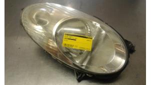 Used Headlight, right Nissan Micra (K12) 1.2 16V Price € 50,00 Margin scheme offered by Auto Samsen B.V.