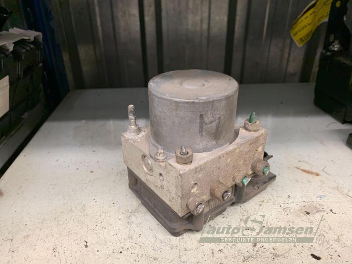 Begagnade ABS-pump Renault Clio II (BB/CB) 1.2 Pris € 40,00 Marginaltabell erbjuds av Auto Samsen B.V.
