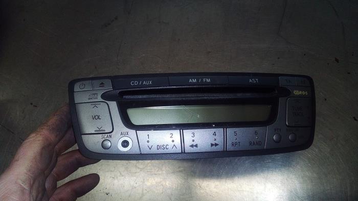Radio CD Spieler van een Peugeot 107 1.0 12V 2007