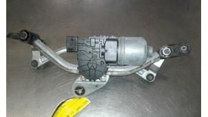 Gebrauchte Scheibenwischermotor vorne Renault Twingo II (CN) 1.2 16V Preis € 75,00 Margenregelung angeboten von Auto Samsen B.V.