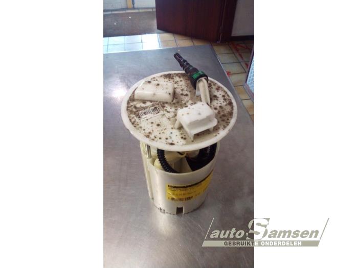 Gebrauchte Kraftstoffpumpe Elektrisch Renault Twingo III (AH) 1.0 SCe 70 12V Preis € 75,00 Margenregelung angeboten von Auto Samsen B.V.