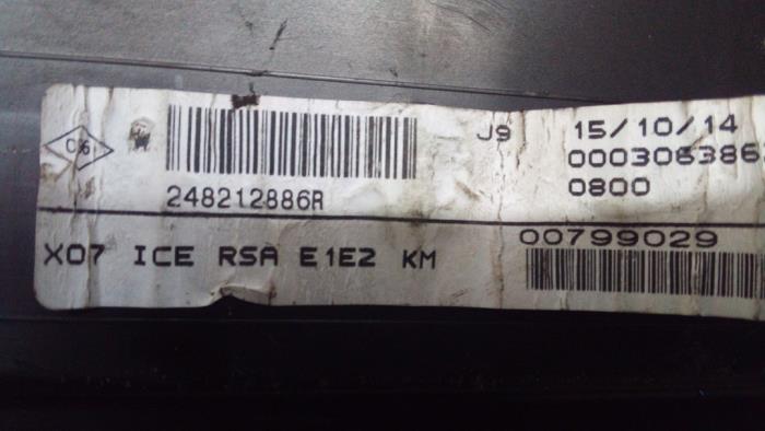 Cuentakilómetros de un Renault Twingo III (AH) 1.0 SCe 70 12V 2014