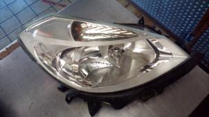 Used Headlight, right Renault Clio III (BR/CR) 1.2 16V TCe 100 Price € 50,00 Margin scheme offered by Auto Samsen B.V.