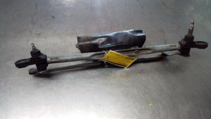 Front wiper motor from a Fiat Panda (169) 1.2, Classic 2010