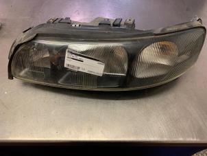 Used Headlight, left Volvo S60 I (RS/HV) 2.4 20V 140 Price € 75,00 Margin scheme offered by Auto Samsen B.V.